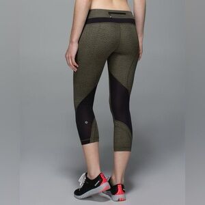 Sz 6 Lululemon Run Inspire Crop II Full-On Luxtreme Dottie Dash Fatigue Green